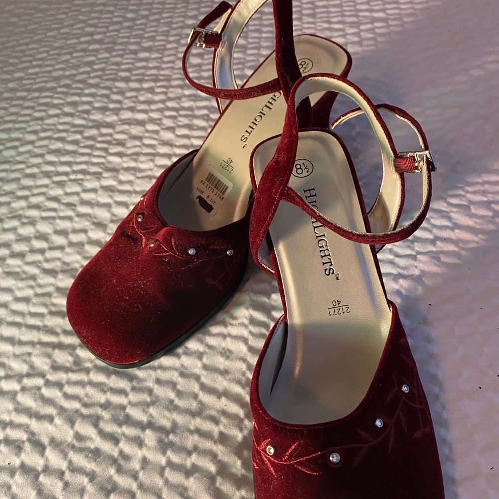 Ladies Highlights Ankle Wrap Strap Velvet Pumps